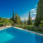 Mounda Hermes Villa